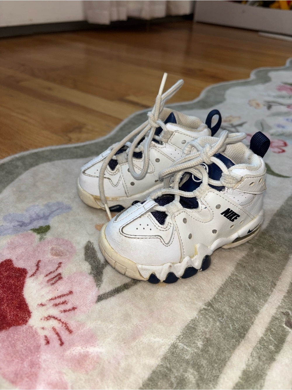 Nike air max Kids White and Navy blue Chunky Sneakers - Picture 3 of 4